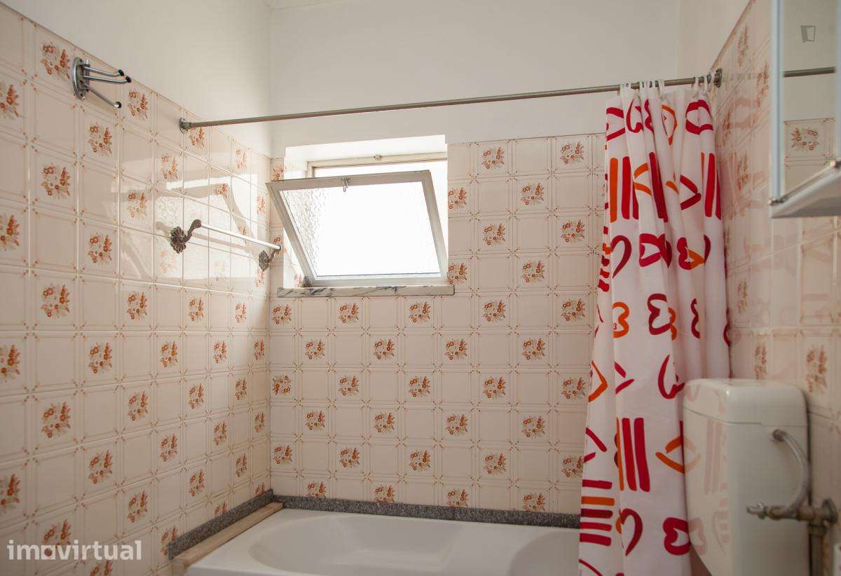 Quarto - localizado em Casal do Bispo Coimbra - Grande imagem: 3/24
