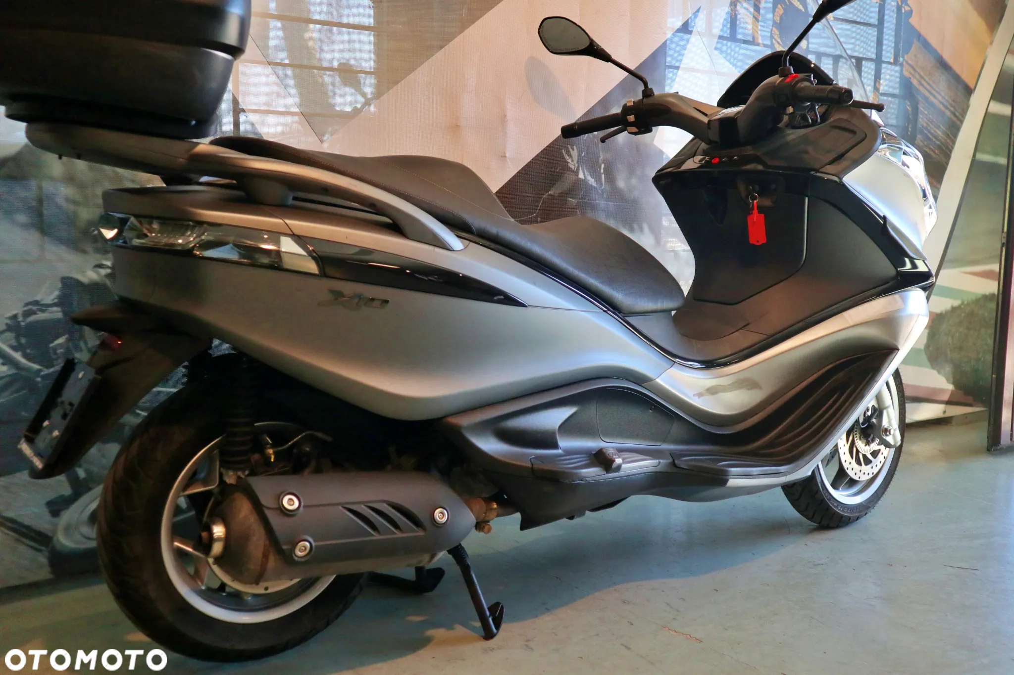 Piaggio X10 - 13