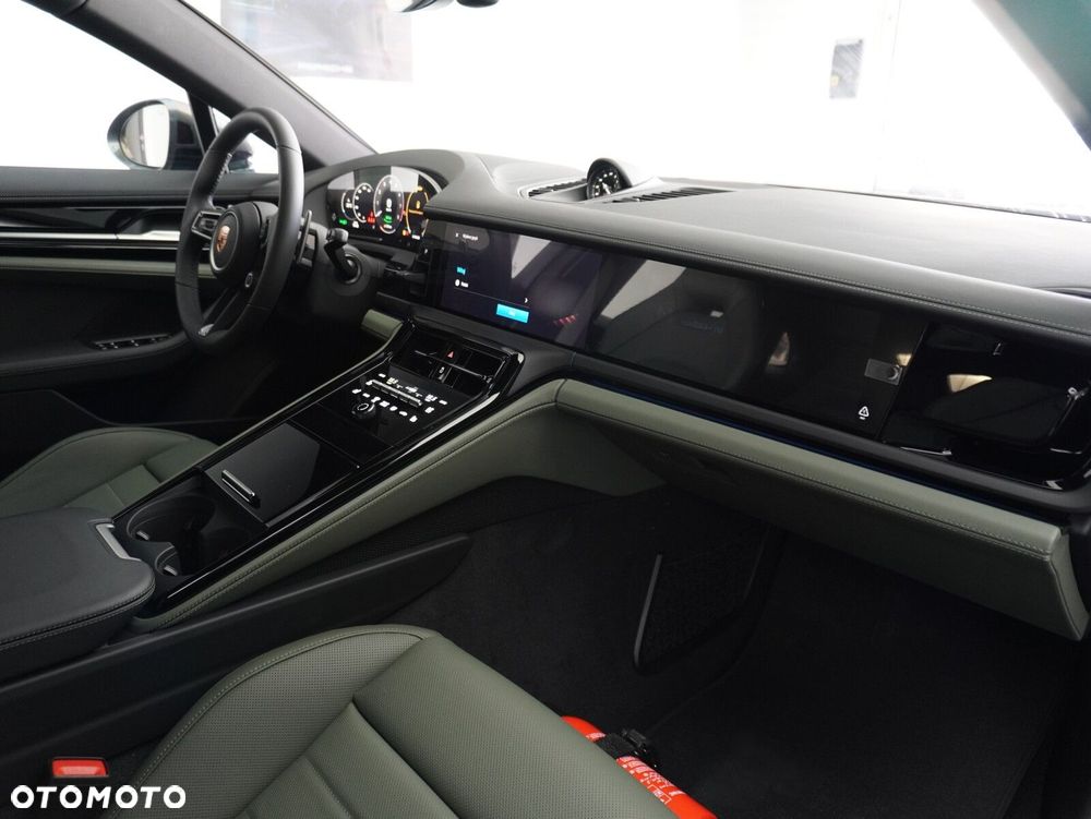 Porsche Panamera 4 E-Hybrid PHEV - 33