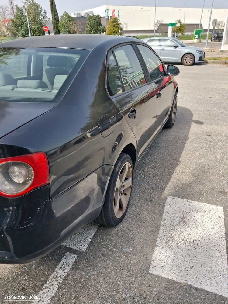 VW Jetta 1.9 TDi Confortline - 6