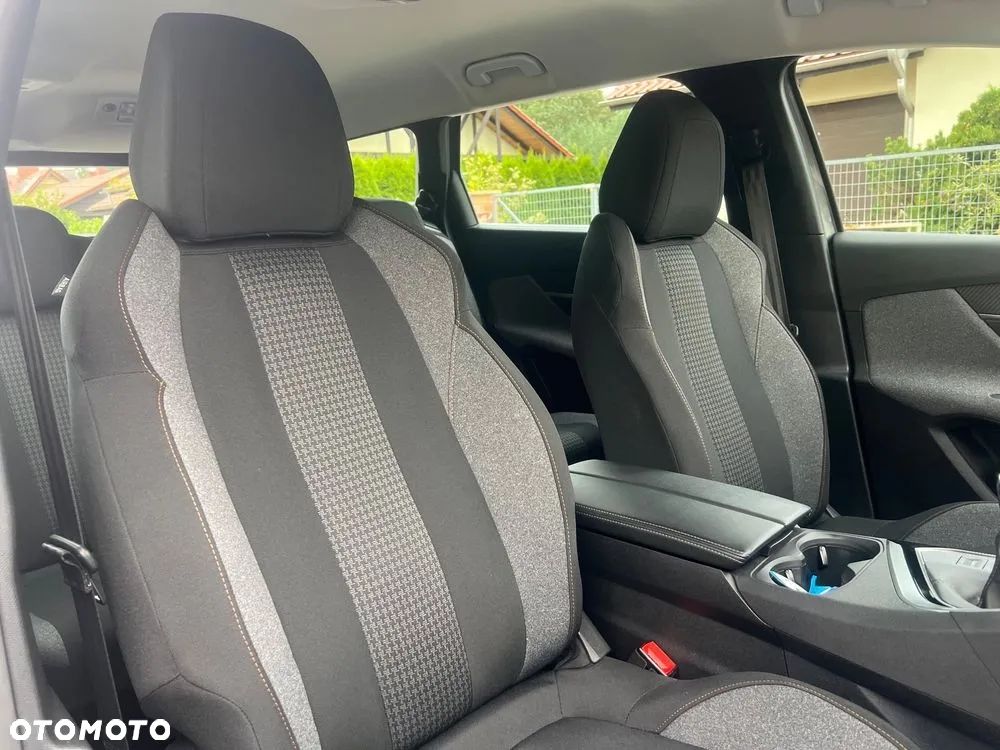 Peugeot 5008 1.5 BlueHDI Allure S&S - 21