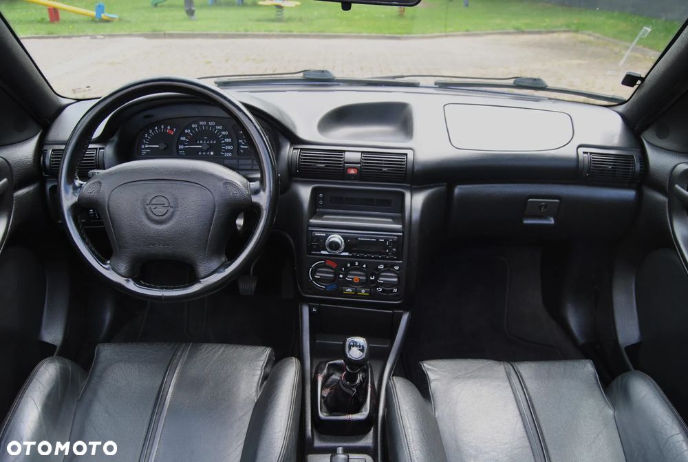 Opel Astra 1.8 Bertone - 9