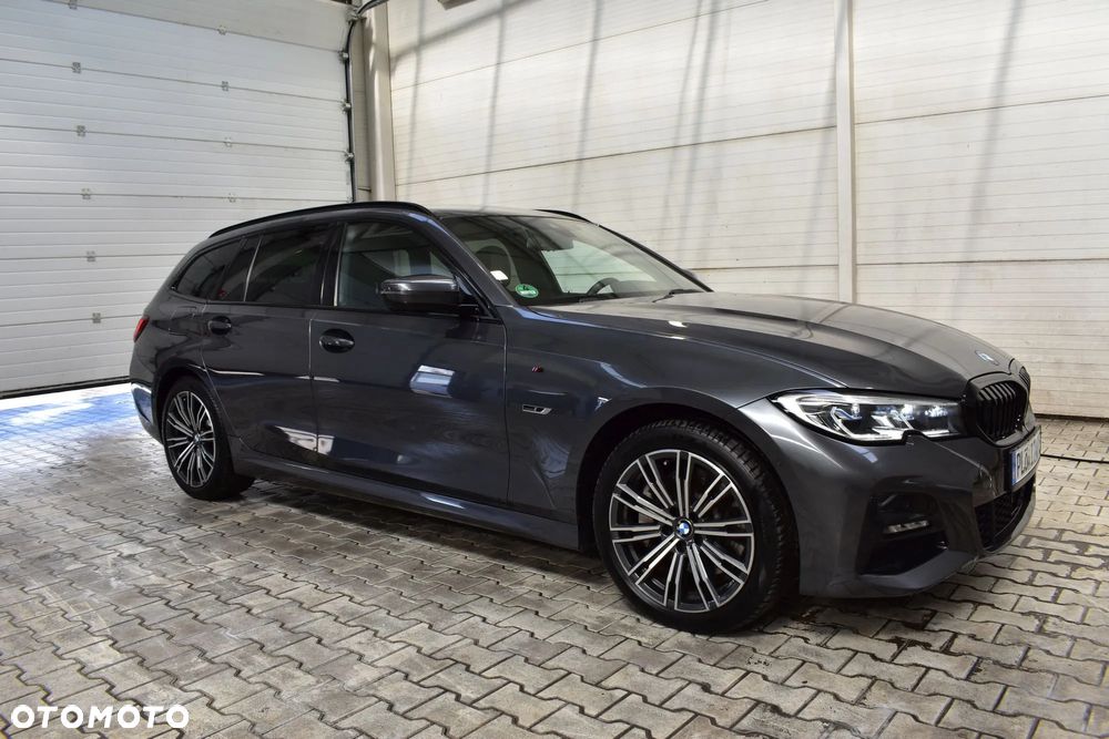 BMW Seria 3 330e M Sport - 4