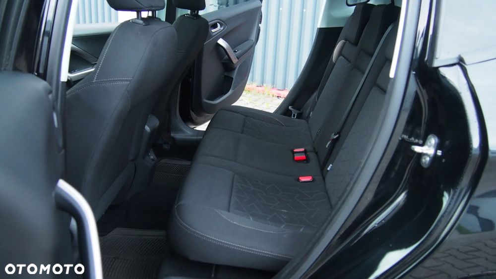 Peugeot 2008 1.2 Pure Tech Style S&S - 24