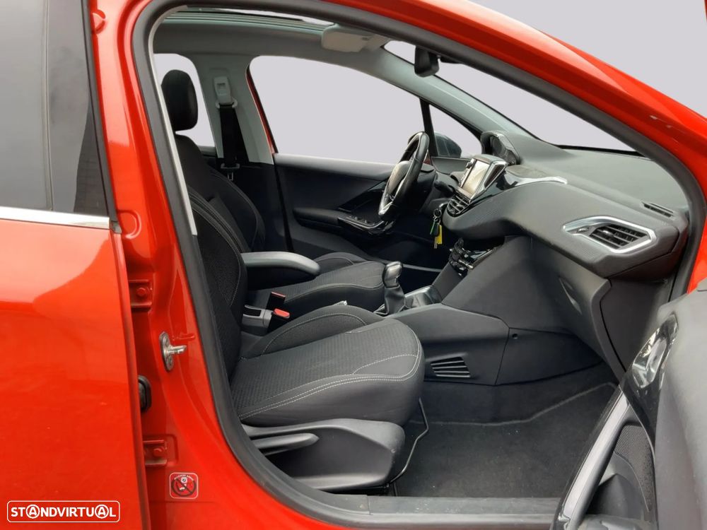 Peugeot 208 - 12