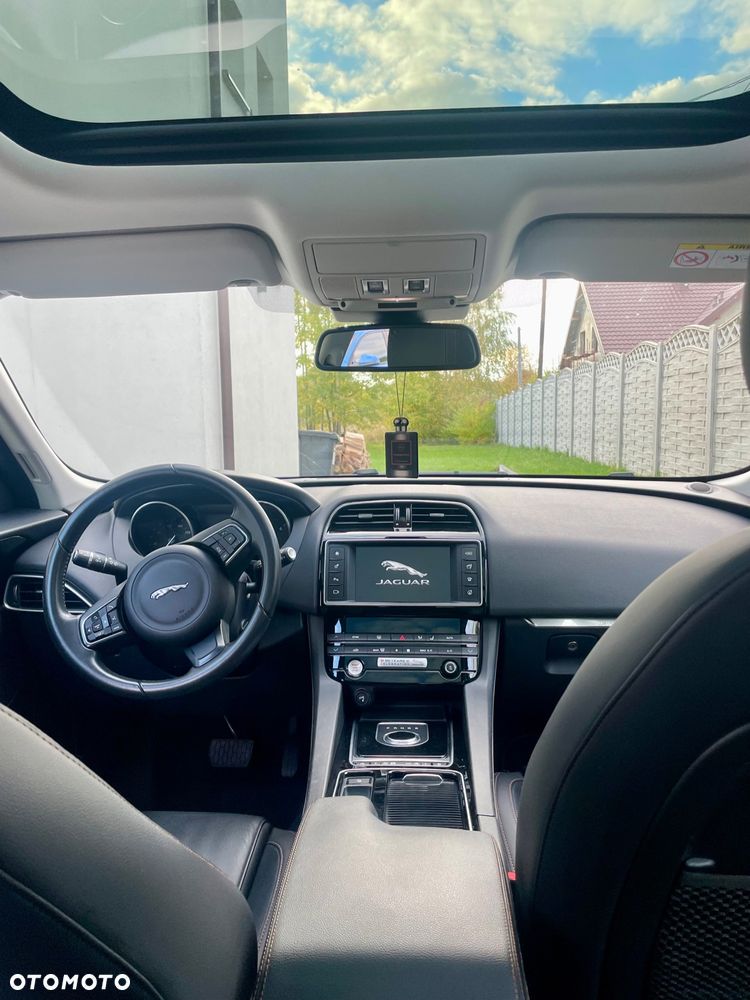 Jaguar F-Pace - 23