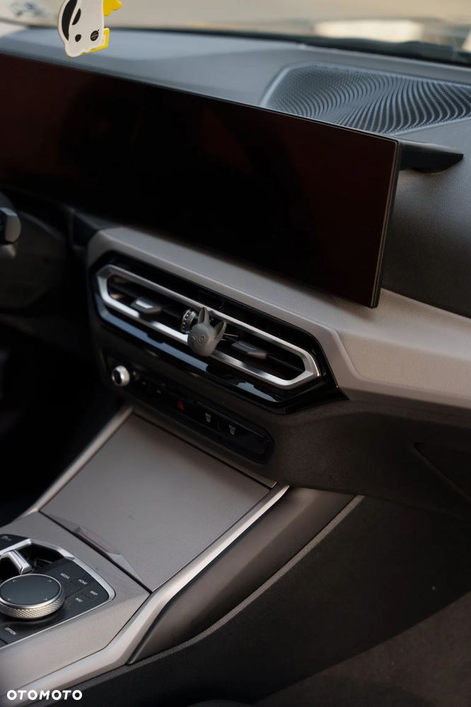 BMW Seria 3 318d MHEV - 26