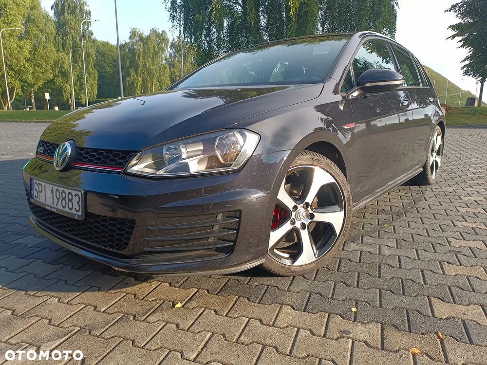 Volkswagen Golf - 2