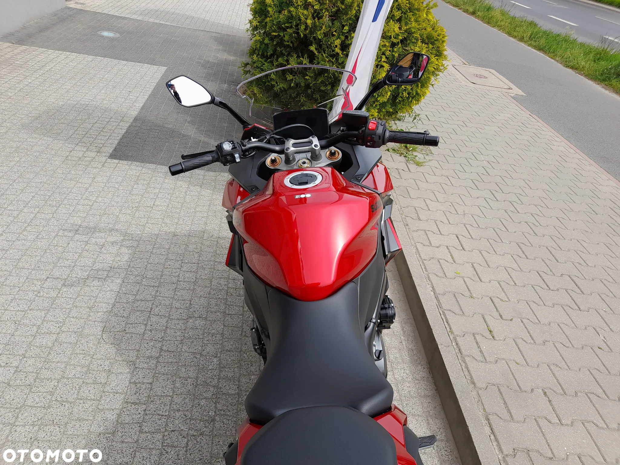 Suzuki GSX 1000 - 12