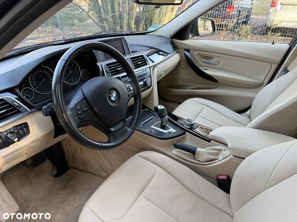 BMW Seria 3 320i Luxury Line - 14