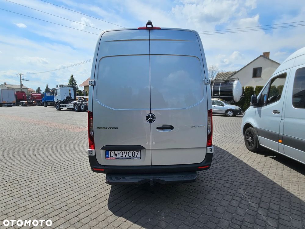 Mercedes-Benz Sprinter - 11