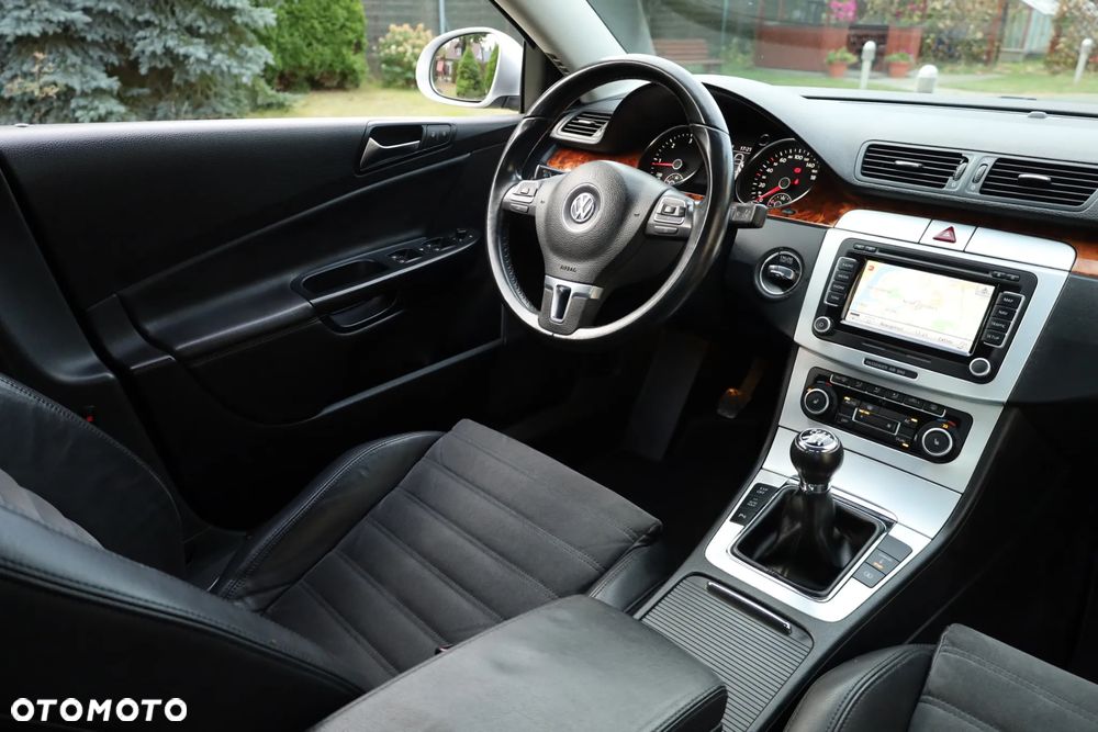 Volkswagen Passat 2.0 TDI DPF Highline - 15