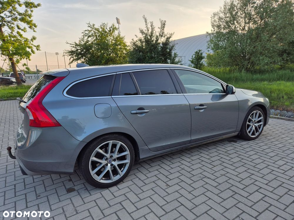 Volvo V60 D4 Drive-E R-Design Momentum - 10