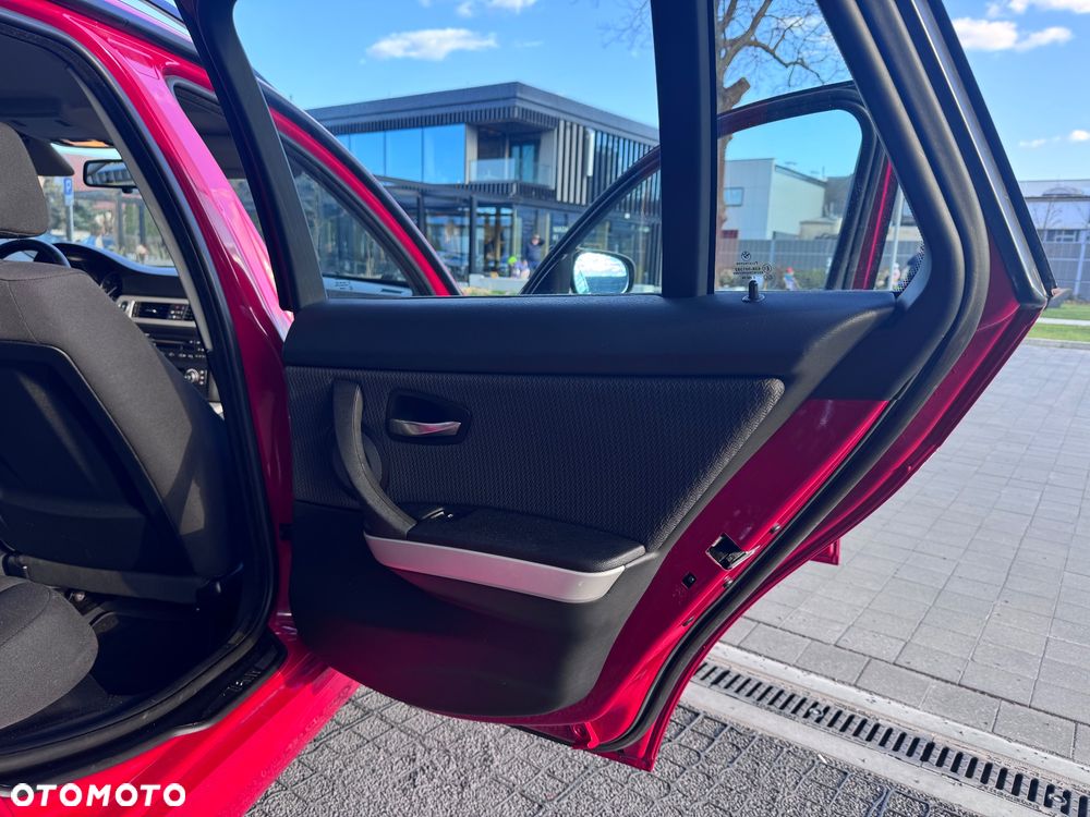 BMW Seria 3 320i Edition Exclusive - 7