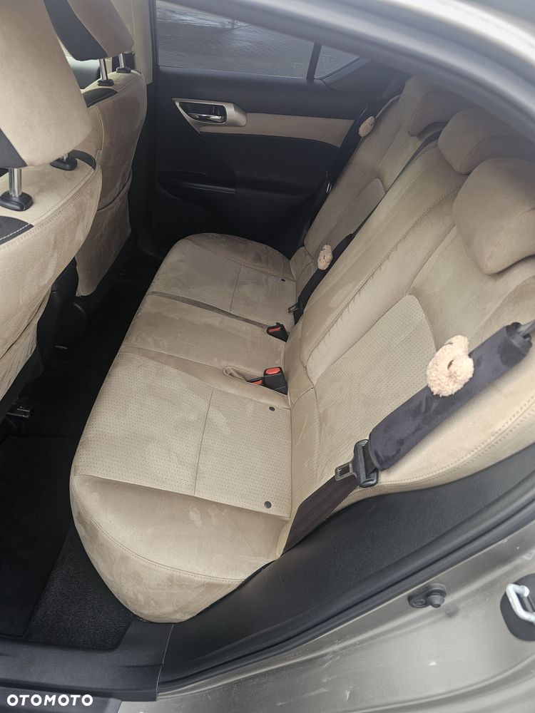 Lexus CT - 7