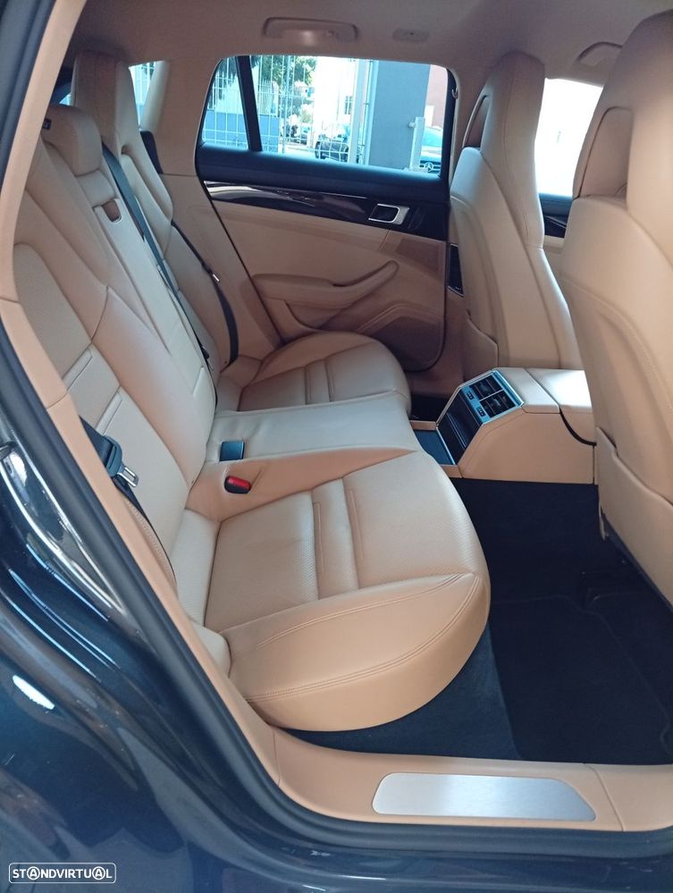 Porsche Panamera Sport Turismo 4 E-Hybrid Platinum Edition - 32