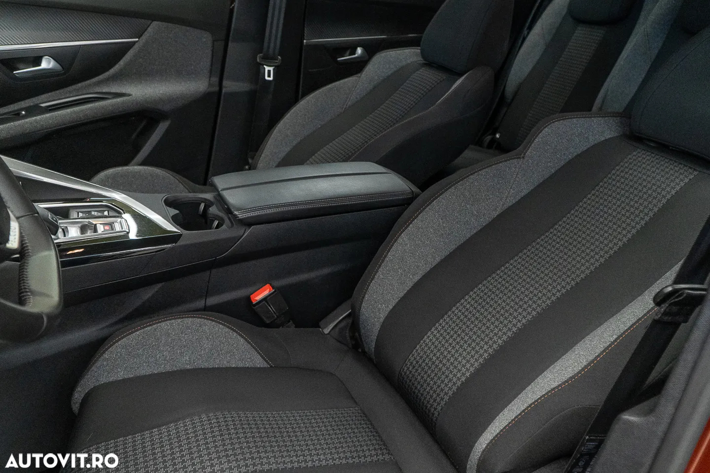 Peugeot 5008 1.2 Puretech Turbo s&s EAT8 Allure - 32
