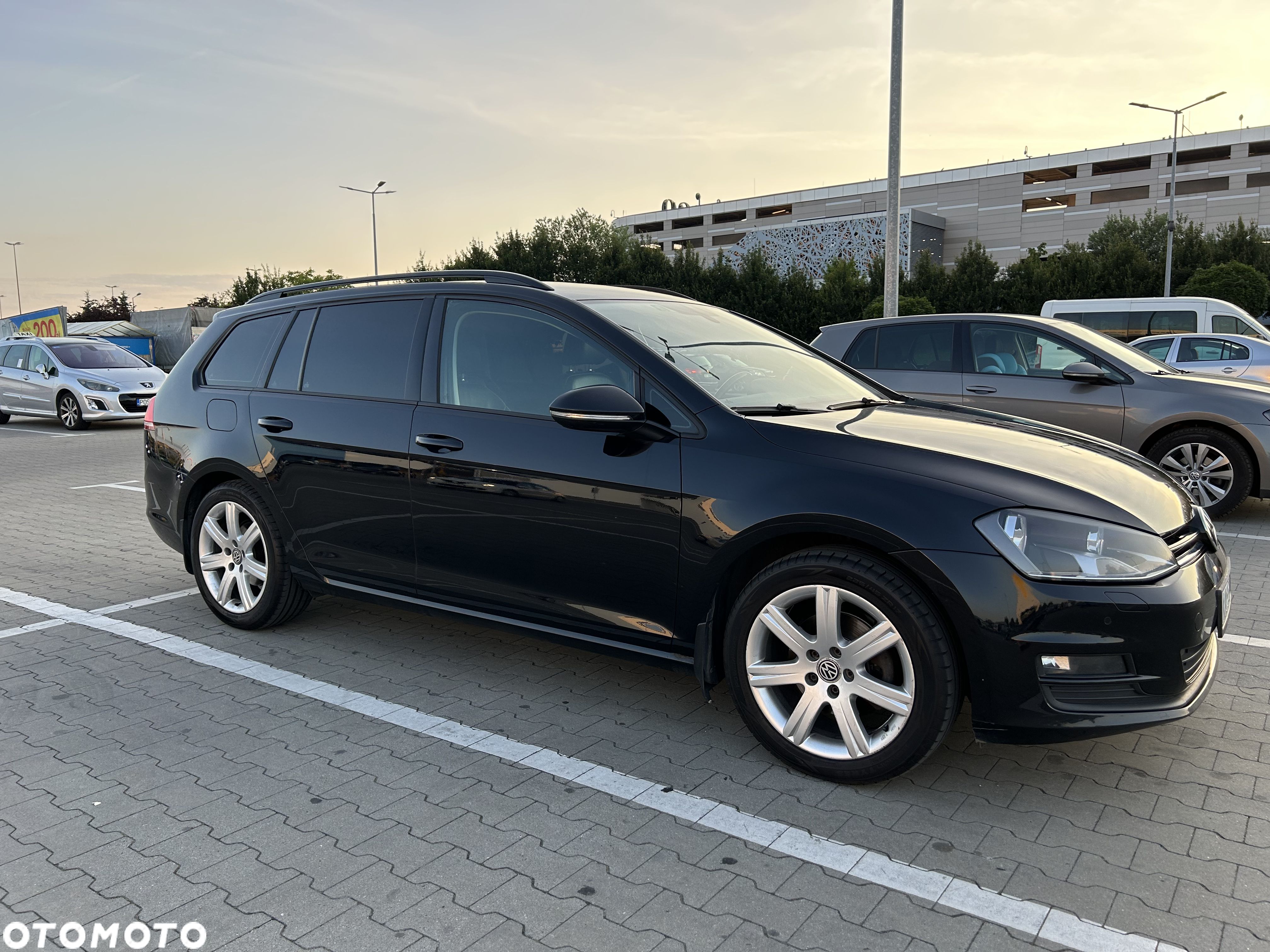 Volkswagen Golf - 1
