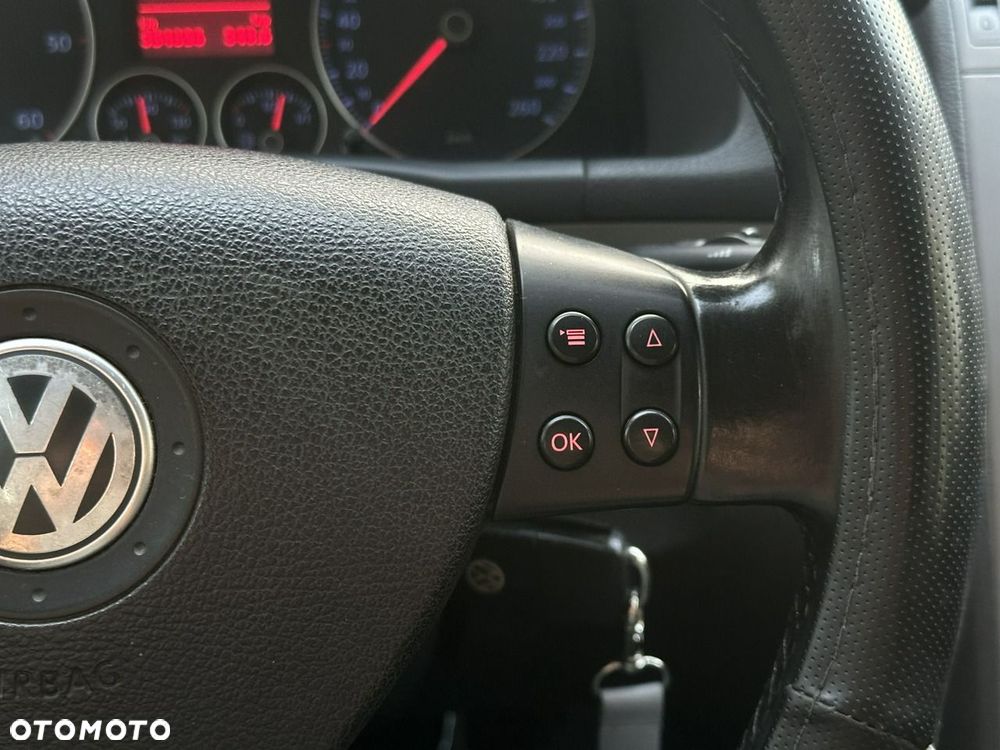 Volkswagen Touran - 25
