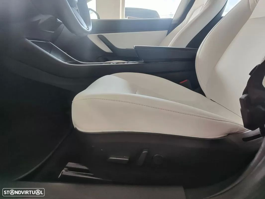 Tesla Model 3 - 23