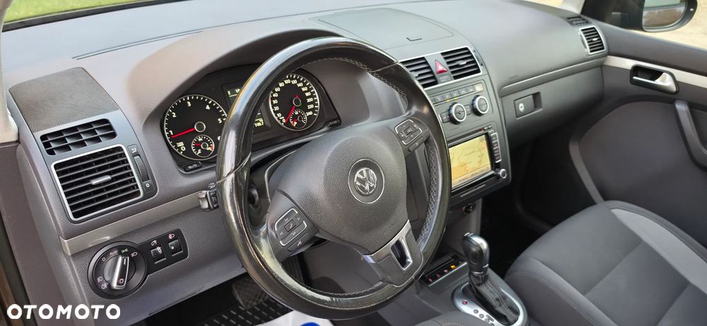Volkswagen Touran 2.0 TDI Highline DSG - 13