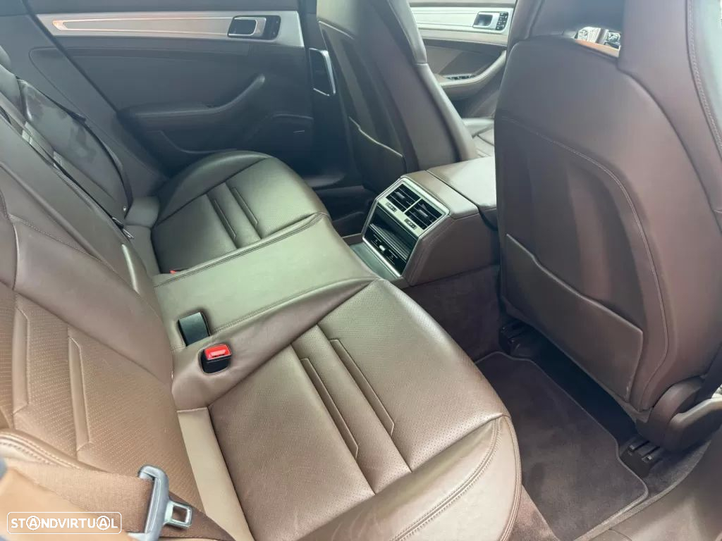 Porsche Panamera Sport Turismo 4 E-Hybrid - 24