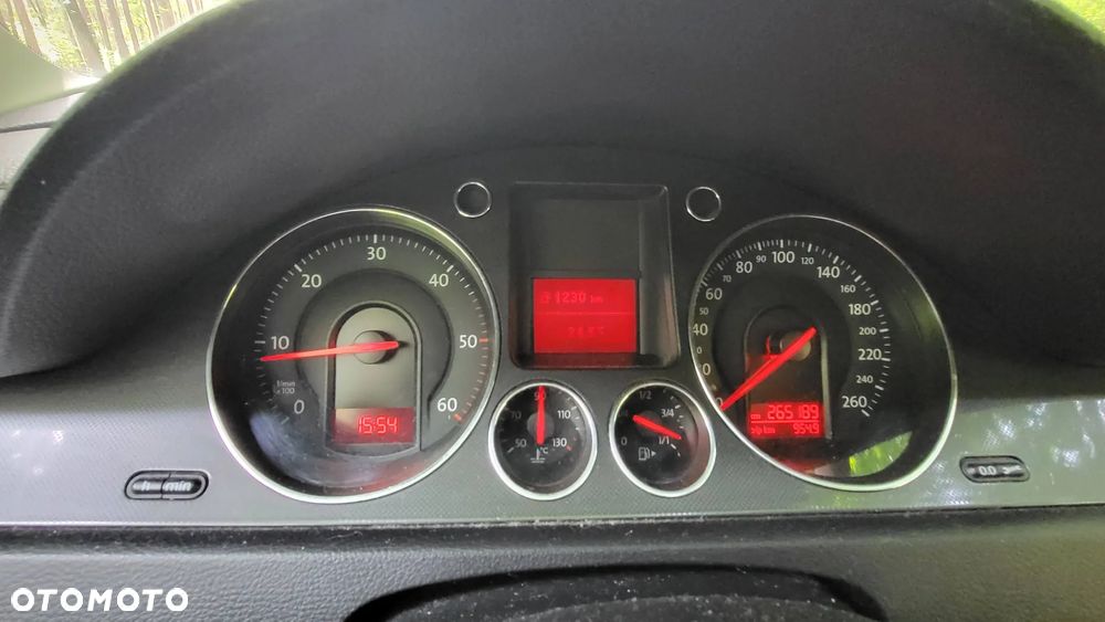 Volkswagen Passat 1.9 TDI Comfortline - 9