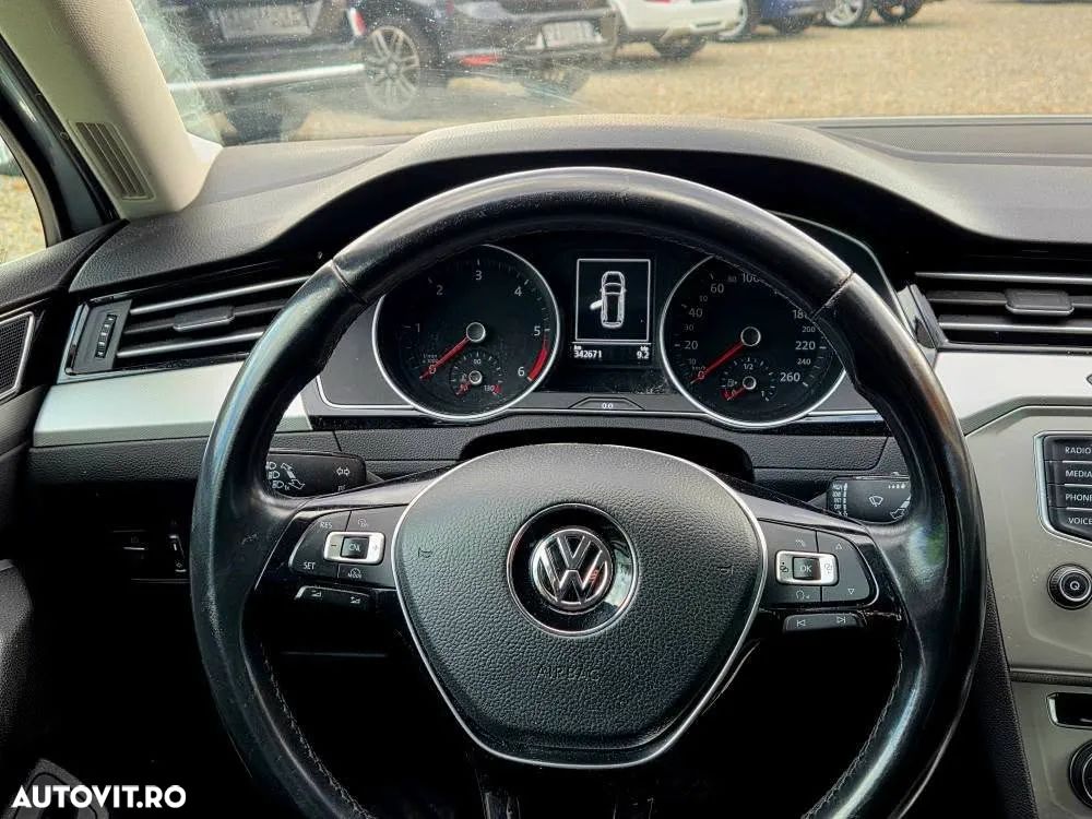 Volkswagen Passat Variant 1.6 TDI (BlueMotion Technology) DSG Comfortline - 11