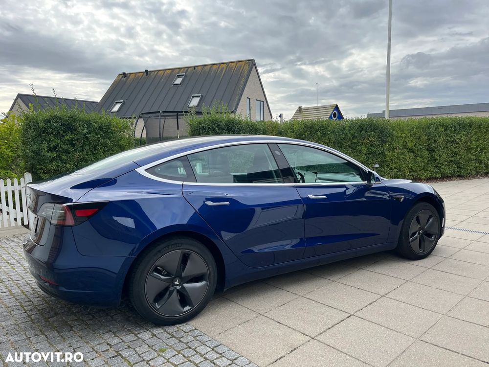 Tesla Model 3 - 3