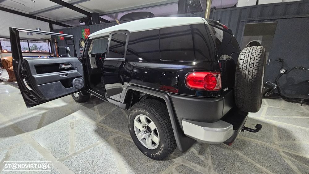 Toyota FJ Cruiser - 5