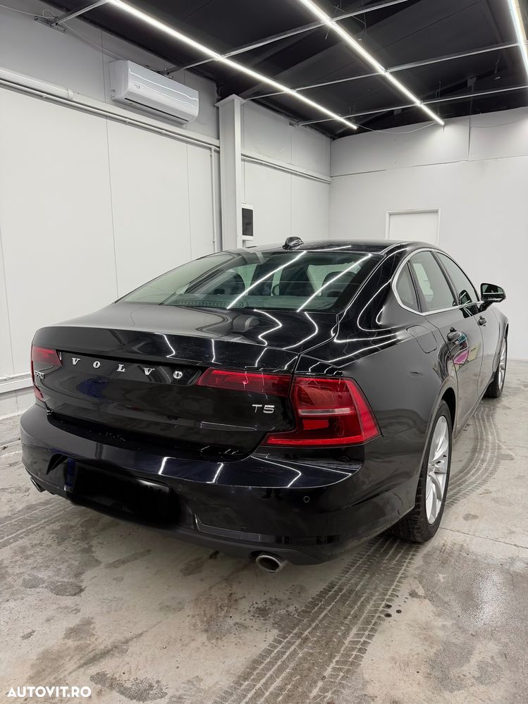 Volvo S90 - 2
