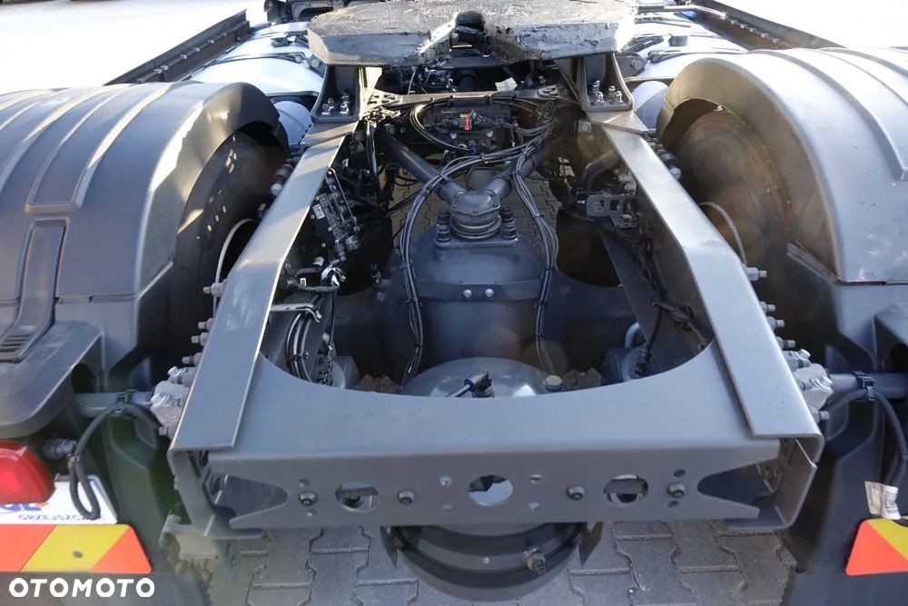 Volvo FH 500 GLOBETROTTER / STANDARD/ AUTOMAT / EURO 6 / KLIMATYZACJA POSTOJOWA/ 2 ZBIORNIKI PALIWA - 16