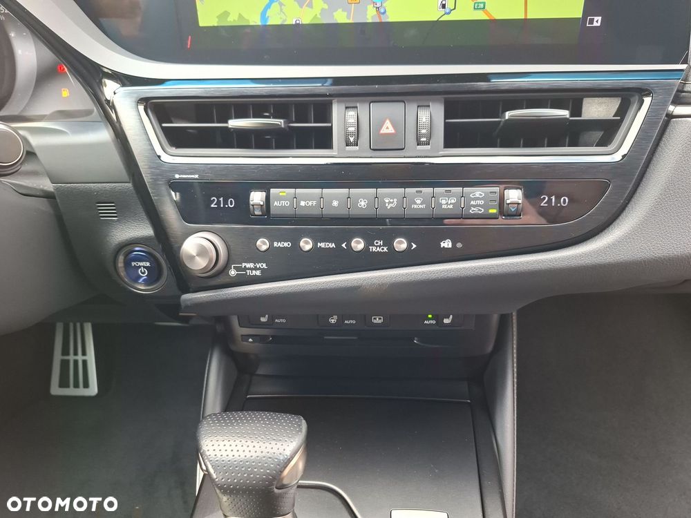 Lexus ES 300h F Sport Edition - 30