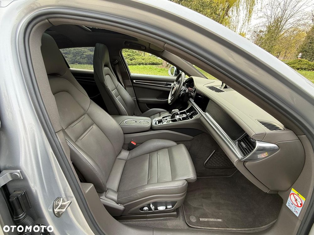 Porsche Panamera 4 - 8