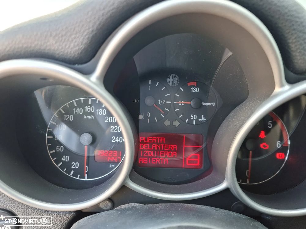 Alfa Romeo 147 1.9 JTD Distinctive - 11