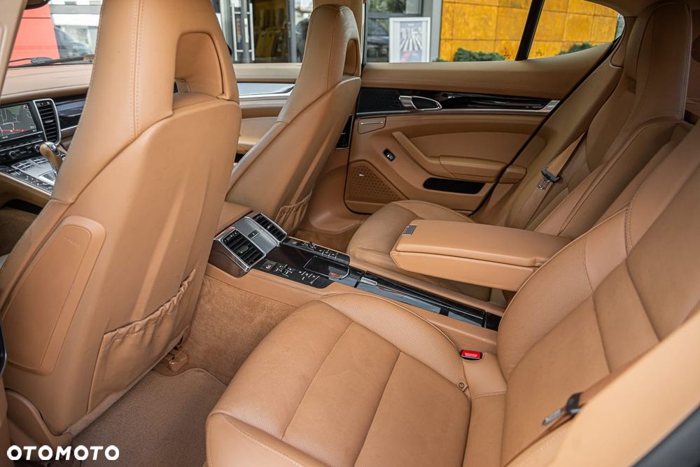 Porsche Panamera 4S - 12