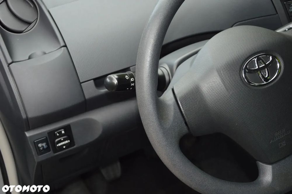 Toyota Yaris - 25
