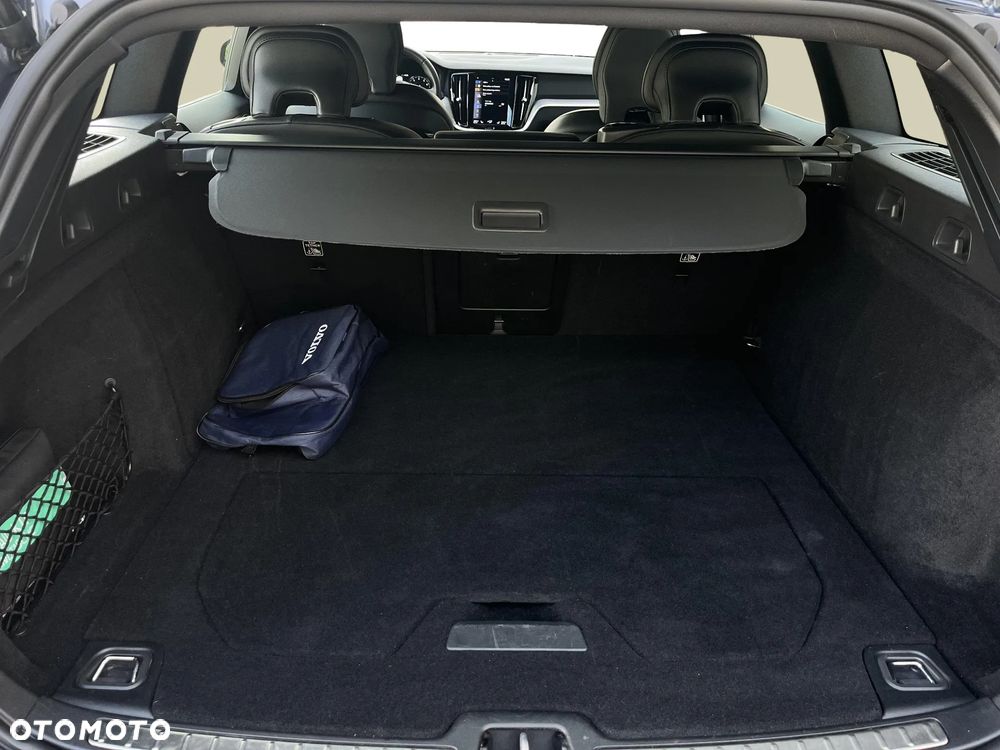 Volvo V60 B4 B R-Design - 30