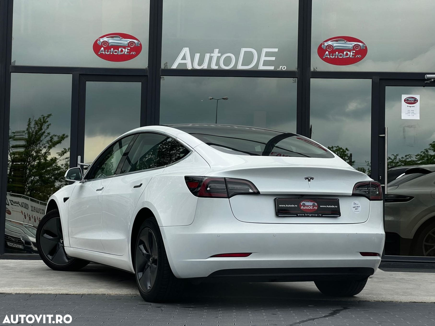 Tesla Model 3 - 3