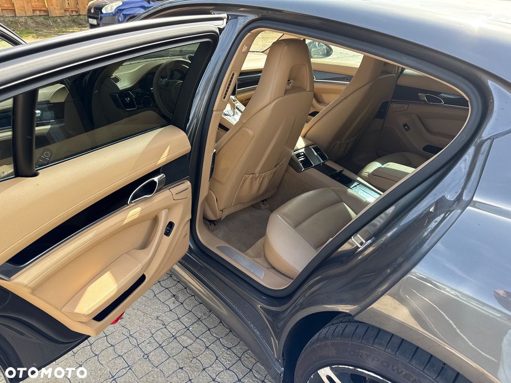 Porsche Panamera 4 PDK - 14