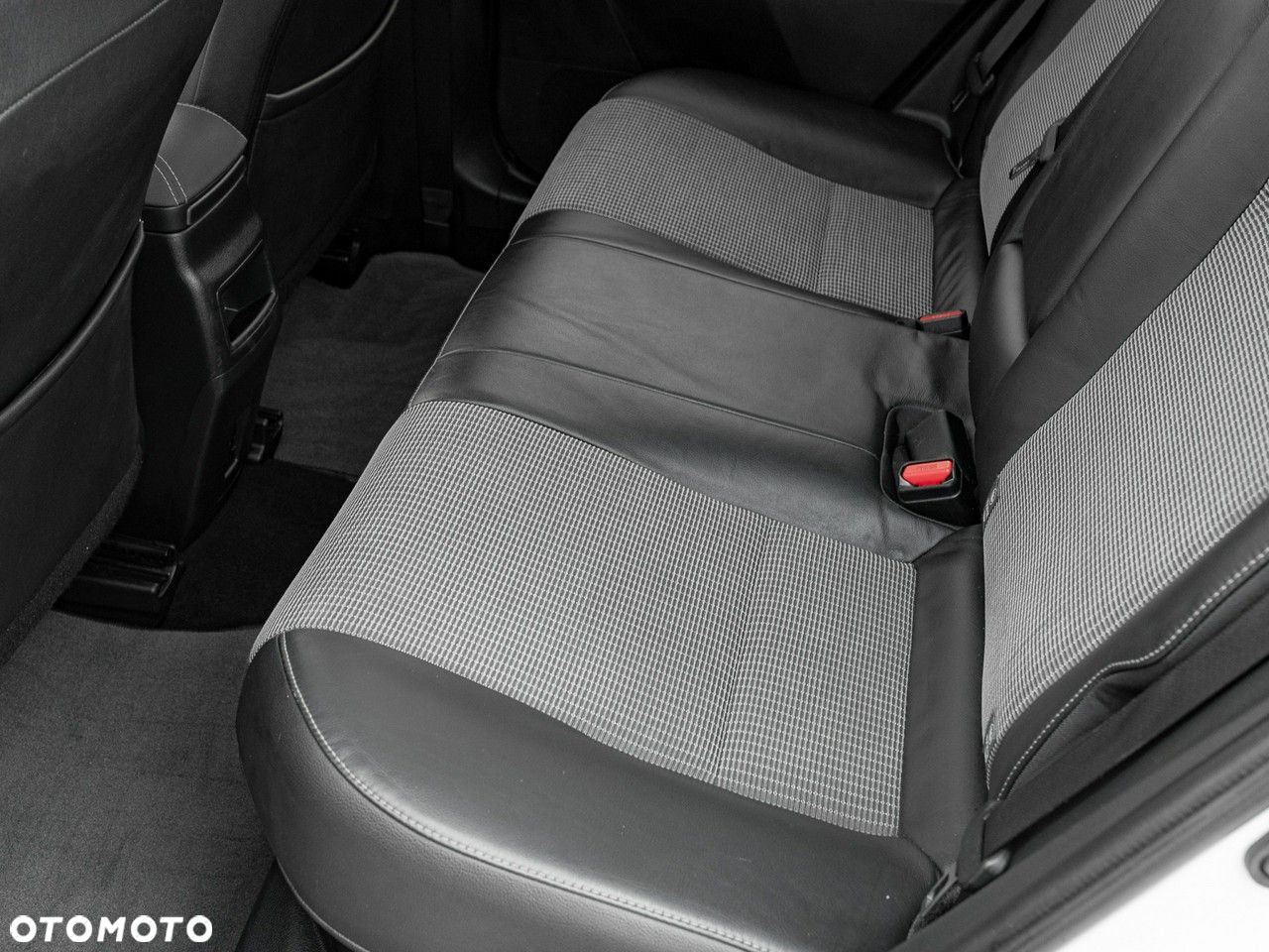 Toyota Auris Hybrid 135 Premium - 27