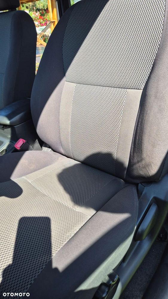 Toyota RAV4 2.0 D-4D Sol - 19