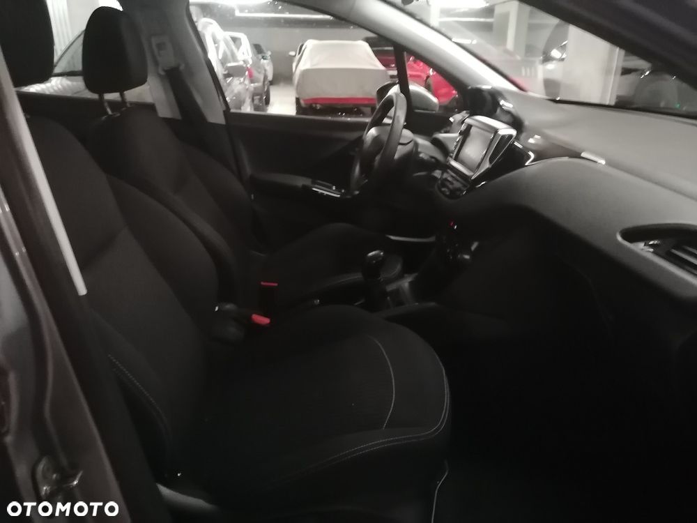 Peugeot 208 - 9