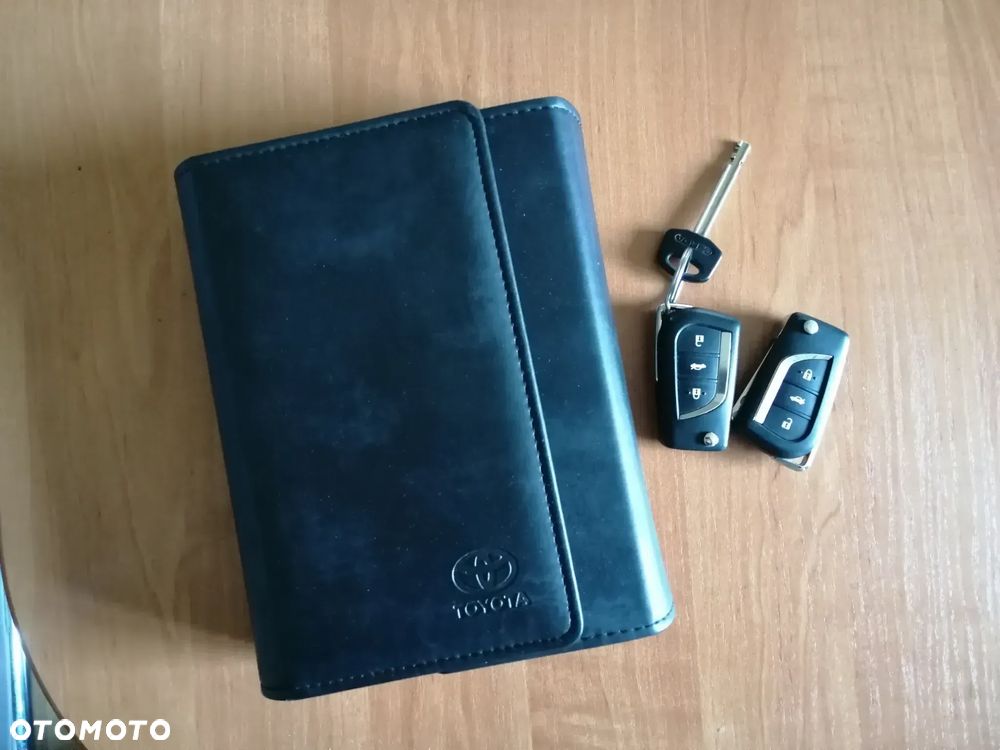 Toyota Avensis 2.0 D-4D Active - 16