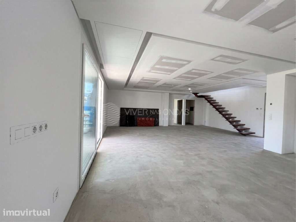 Moradia V4 de Luxo com Piscina e Garagem - Charneca da Caparica - Grande imagem: 4/47