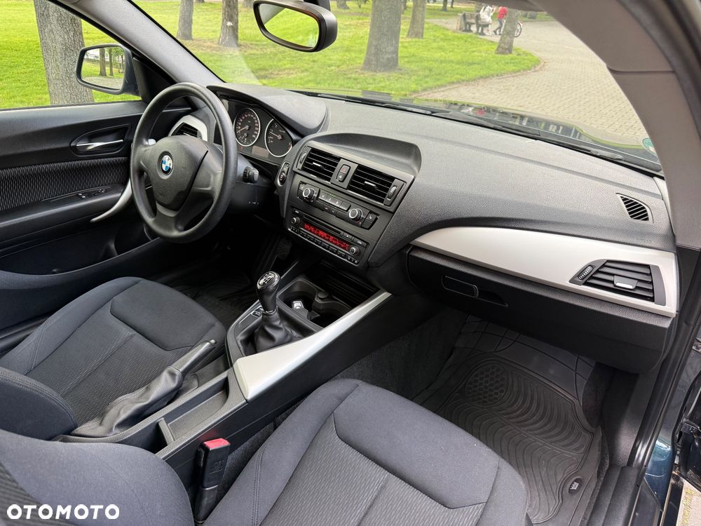 BMW Seria 1 114i - 24