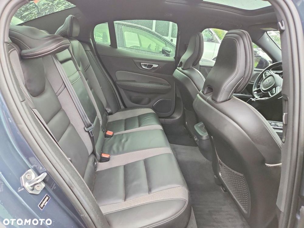 Volvo S60 T6 AWD R-Design - 10