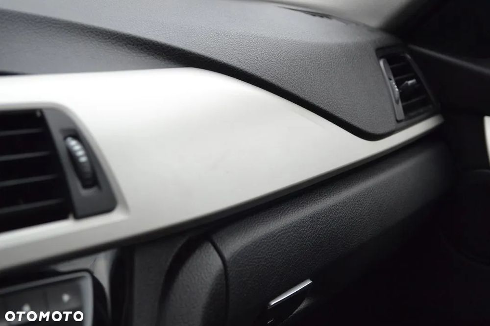 BMW Seria 3 318i - 12