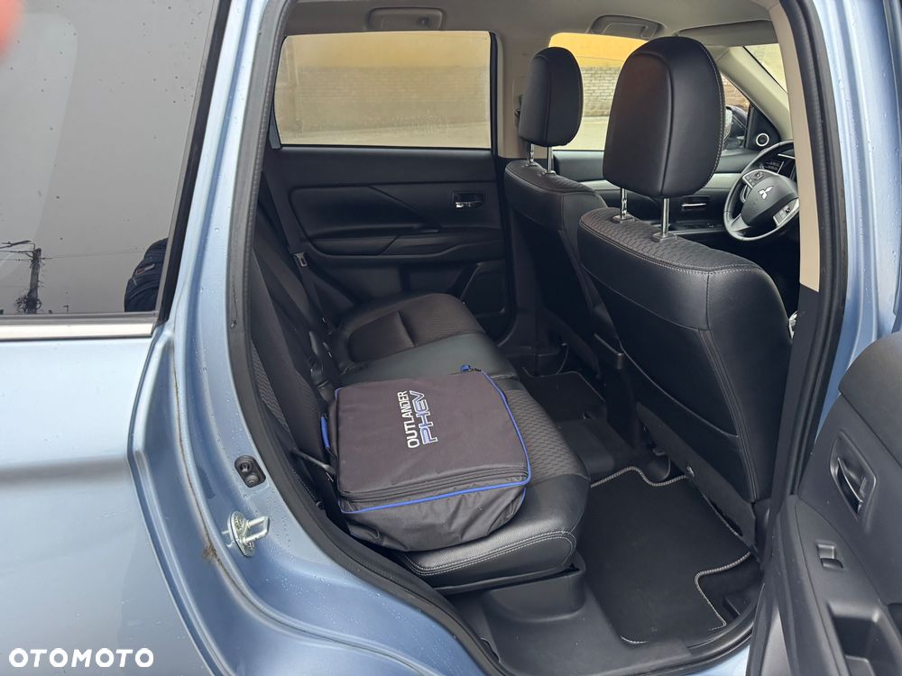 Mitsubishi Outlander - 14
