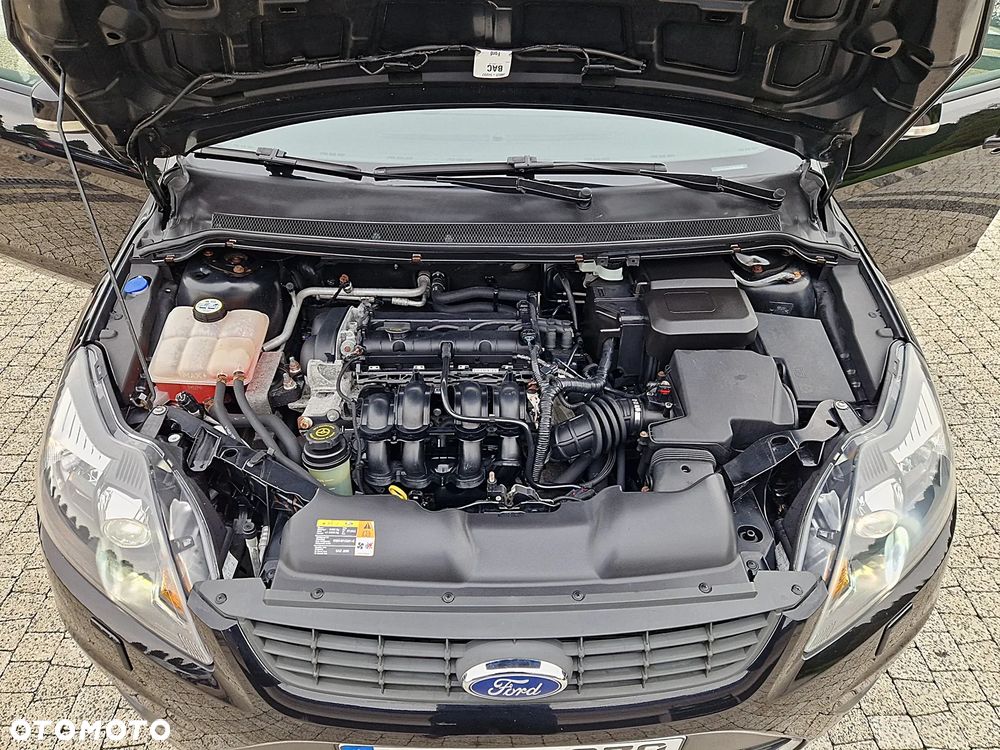 Ford Focus 1.6 Ghia - 26